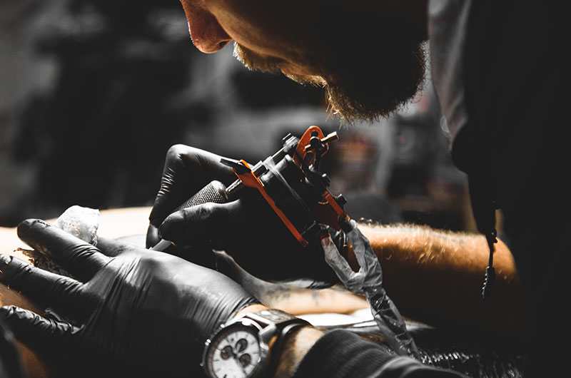 CBD für Tätowierte: Pflege und Heilung für neue Tattoos