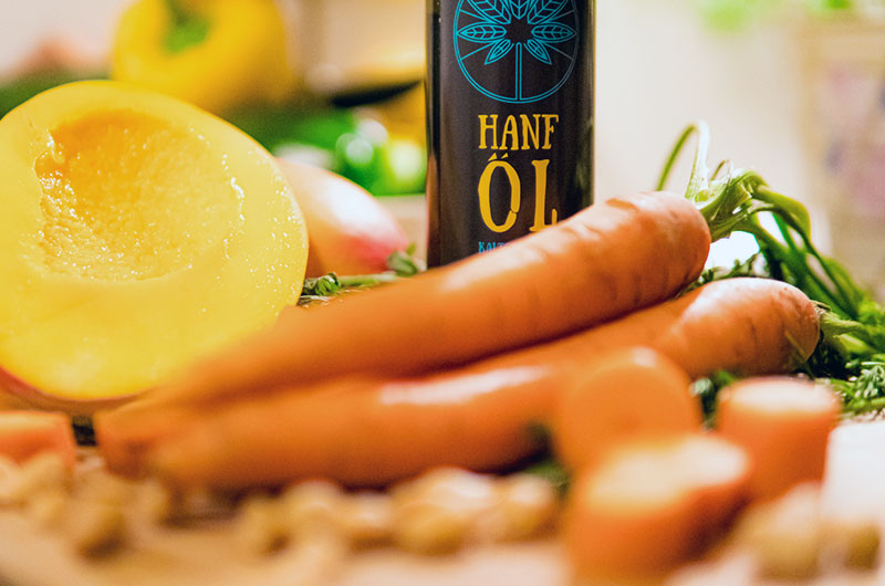Möhren-Mango Salat mit fruchtig frischem Hanfdressing