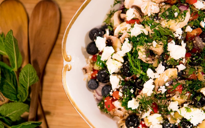 Fruchtiger Sommersalat mit Hanfsamen