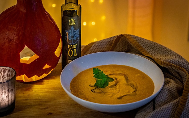 Halloween Special:  Kürbissuppe mit Hanföl